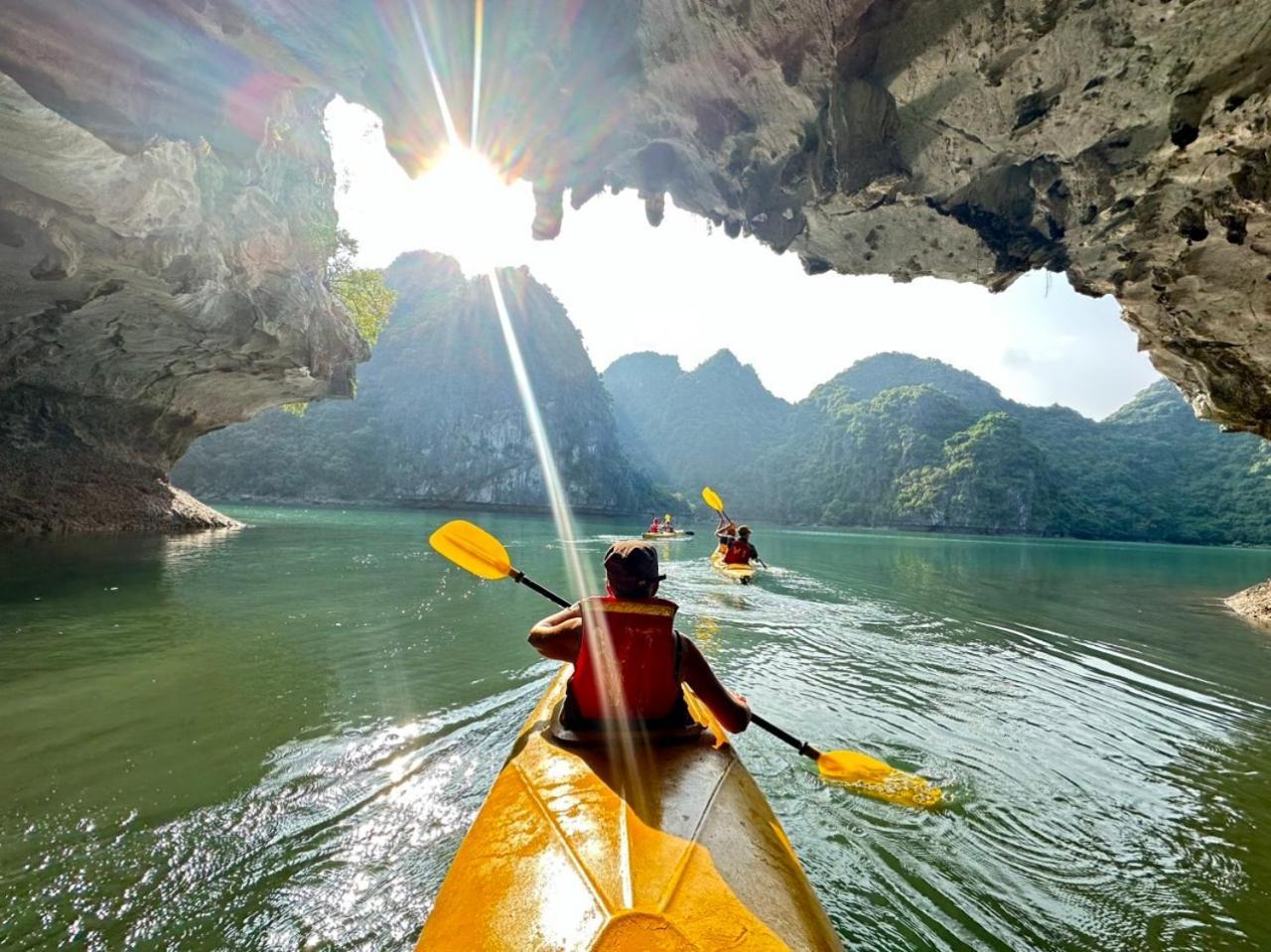 Hotel Sunlight Boutique Cruise - Cat Ba Island Hạ Long Exterior foto